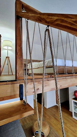 2 bedrooms, iron/ironing board, WiFi