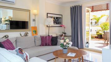 Smart-tv, een filmbibliotheek en een computerscherm