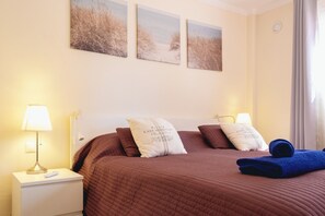 2 bedrooms, desk, iron/ironing board, free WiFi