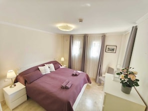 2 bedrooms, desk, iron/ironing board, free WiFi
