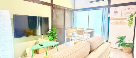 Basic House | Living area