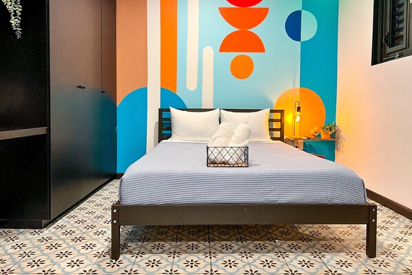 Iron/ironing board, WiFi, bed sheets