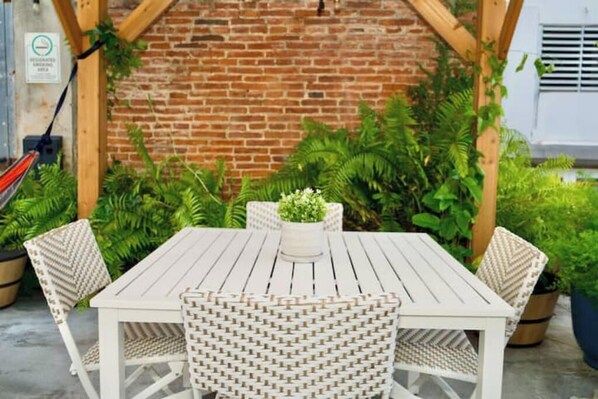 Outdoor dining