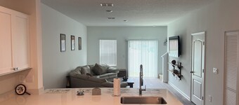 Charming 2-bedroom townhome in peaceful Middleburg with AC