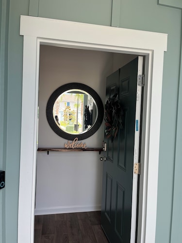 Charming 2-bedroom townhome in peaceful Middleburg with AC