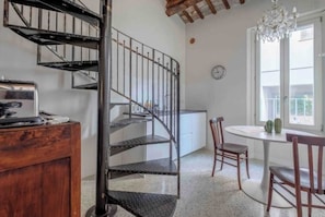 Interior - The Little House in the Circle (Ravenna)