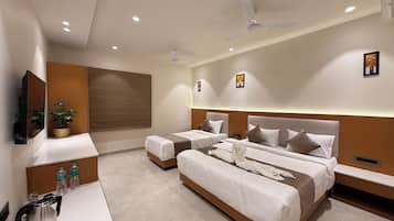 Luxury Triple Room | Television