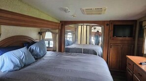 1 bedroom, bed sheets - Camper 1 Jayco @ Heavens Ridge (Fair Play)