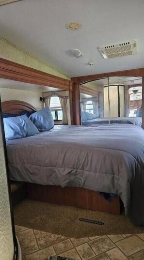 1 bedroom, bed sheets - Camper 1 Jayco @ Heavens Ridge (Fair Play)