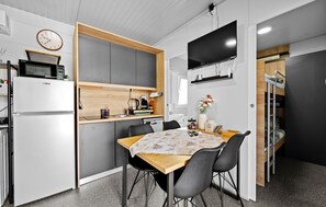 Refrigerador, microondas, placa de cocina, lavavajillas