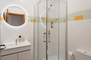 淋浴設備、風筒、提供毛巾