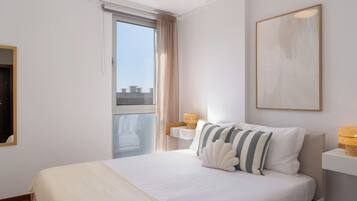 3 quartos, ferros/tábuas de passar roupa, Wi-Fi, roupa de cama