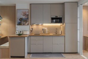 Refrigerador, microondas, parrilla de estufa y lavavajillas 