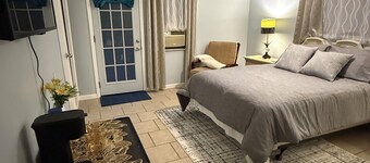 Charming & Cozy Bedroom with Bathroom. Private Entry. Fully Equipped!