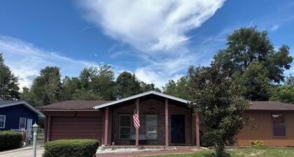 Charming 1 bedroom, 1 bathroom Villa with Private Entry in Ocala-AC, TV, Coffee