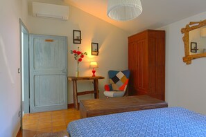 1 habitación, wifi y ropa de cama