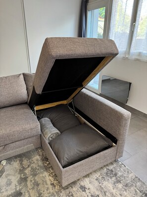 Living area - Le Contemporain, 5 minutes from the station and city center (Troyes)