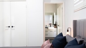 4 chambres, fer et planche à repasser, Wi-Fi gratuit, draps fournis