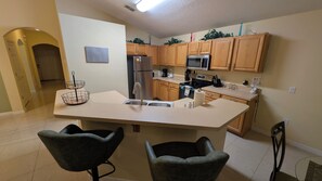 Micro-ondes, four, plaque de cuisson, lave-vaisselle