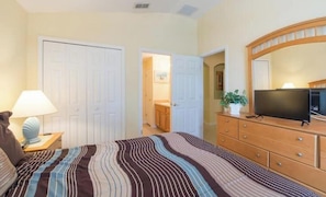 4 habitaciones, tabla de planchar con plancha, wifi y ropa de cama 