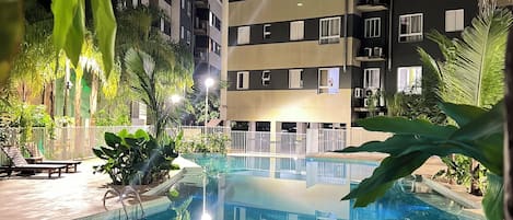 Alberca al aire libre y alberca climatizada