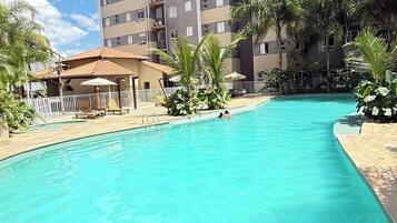 屋外プール、温水プール