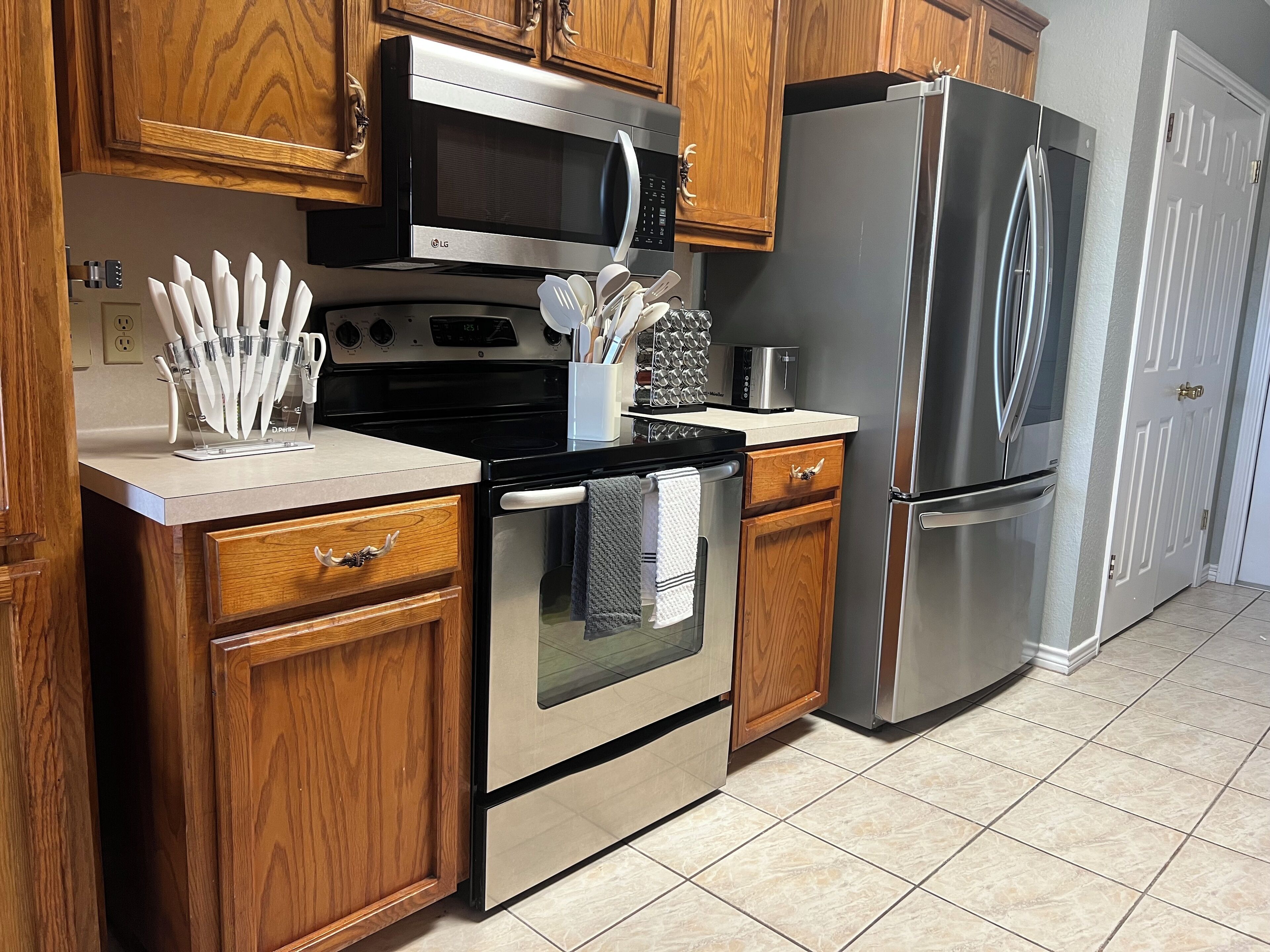 Microondas, horno, parrilla de estufa y lavavajillas 