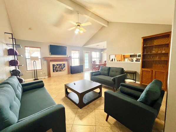 TV, fireplace