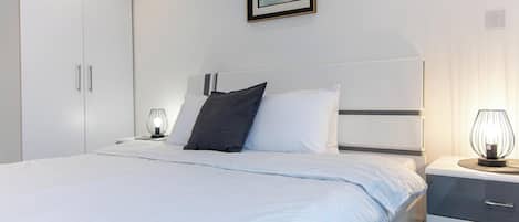 1 dormitorio, escritorio, tabla de planchar con plancha y wifi gratis