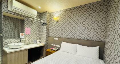 BY Cool hotel with AC in vibrant Taipei City near Ximending with Ubike