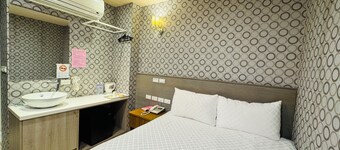 BY Cool hotel with AC in vibrant Taipei City near Ximending with Ubike