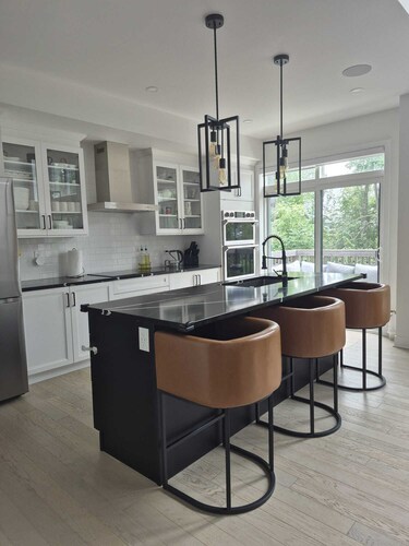 Modern Comfort + Private View. 30 mins to Ottawa downtown and Airport.