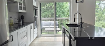 Modern Comfort + Private View. 30 mins to Ottawa downtown and Airport.