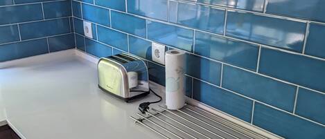 Micro-ondes, four, plaque de cuisson