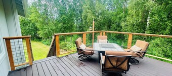Spacious 4-bedroom house in South Anchorage on greenbelt, lots of wild life.