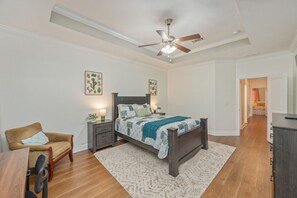 4 bedrooms, desk, iron/ironing board, free WiFi