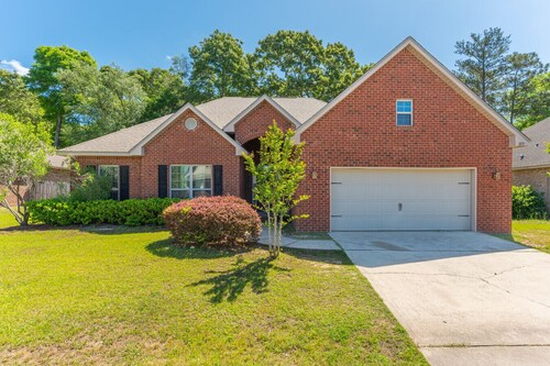 Cozy Retreat | Patio, Big Kitchen & Fishing Nearby