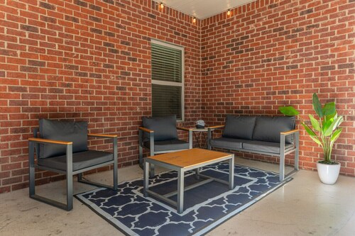 Cozy Retreat | Patio, Big Kitchen & Fishing Nearby