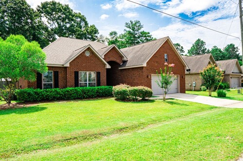 Cozy Retreat | Patio, Big Kitchen & Fishing Nearby