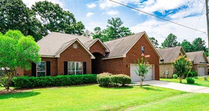 Cozy Retreat | Patio, Big Kitchen & Fishing Nearby