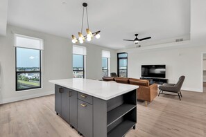 In-room dining - Latitude Apartments (Metairie)