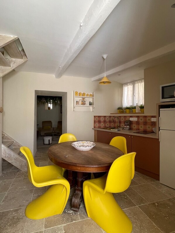 Dining - Charming house in bloom sleeps five (Ventenac-en-Minervois)