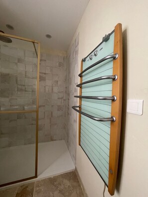 Bathroom - Charming house in bloom sleeps five (Ventenac-en-Minervois)