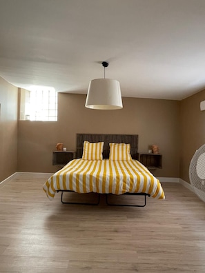 3 bedrooms, iron/ironing board, free WiFi