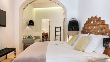 2 bedrooms, in-room safe, desk, iron/ironing board