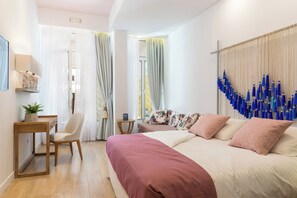 2 bedrooms, in-room safe, desk, iron/ironing board