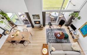 Smart TV, fireplace
