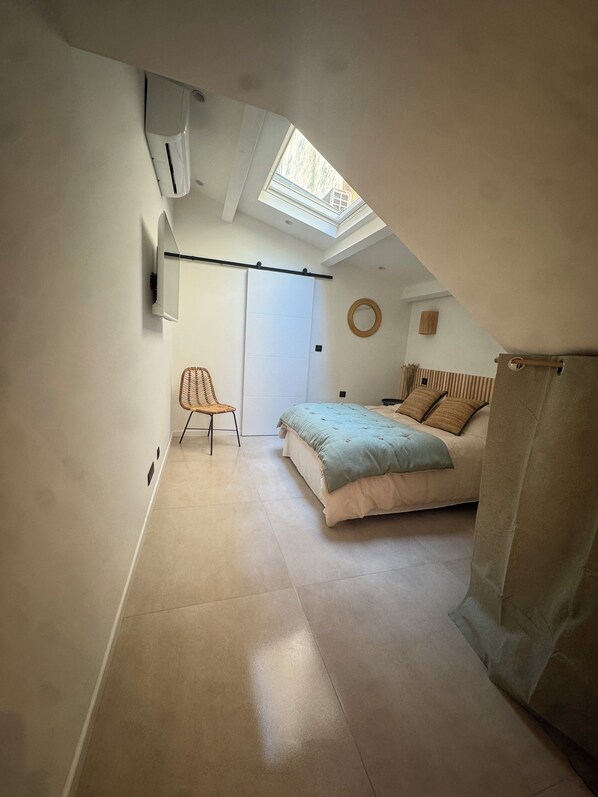 1 bedroom, iron/ironing board, bed sheets