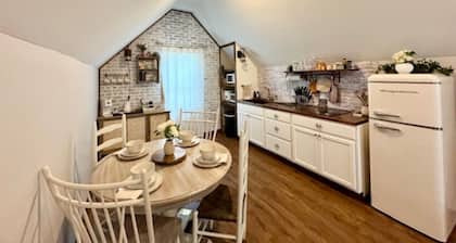 Serene Country Loft | Sleeps 5