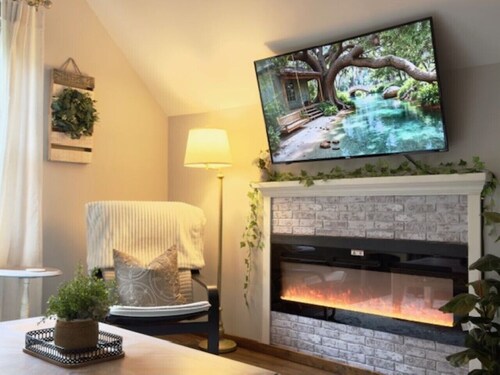 Farm Loft Home-Away from Home-Sleeps 5 • Peaceful Nature Escape • Farm Animals